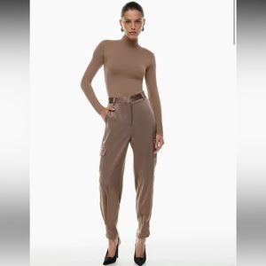 NWT Aritzia Babaton Refined Satin Cargo Pants in Deep Taupe
